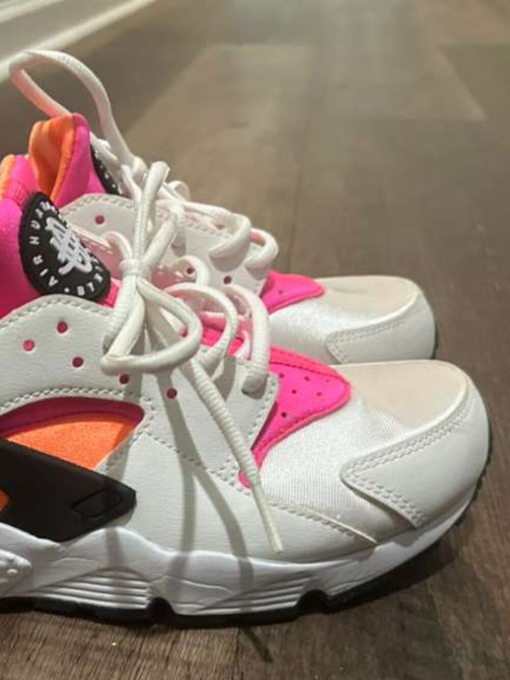 New Nike Air Huarache Sneakers White Pink Orange Women’s Shoes Like New - Picture 3 of 5